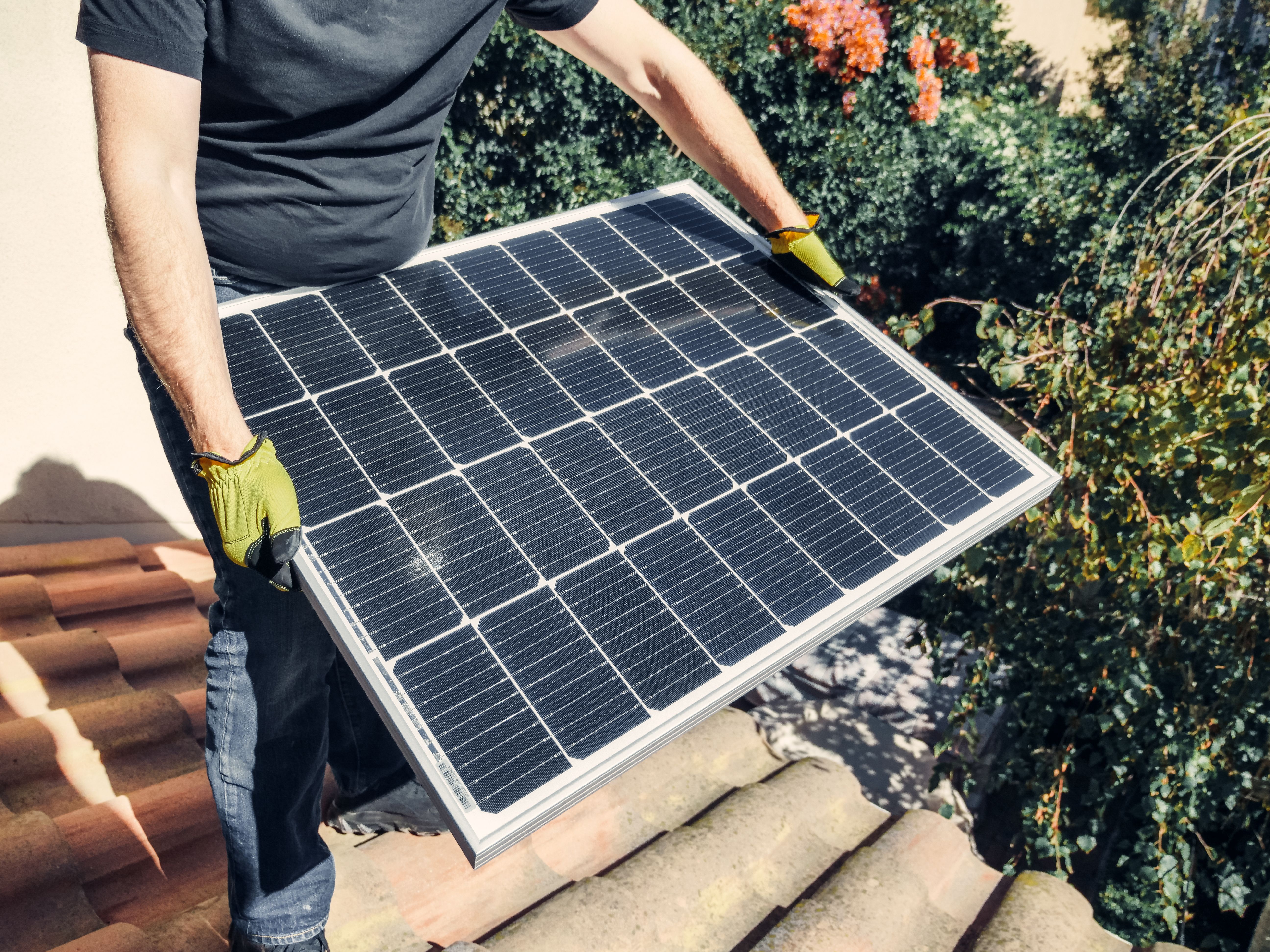 Ev Tipi Güneş Enerjisi Sistemleri: Eksiksiz Rehber